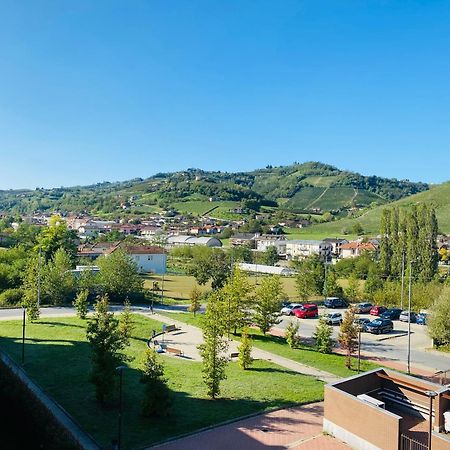 Attico Nel Cuore Delle Langhe - Free Parking Wi-Fi E Ac Alba  Ngoại thất bức ảnh
