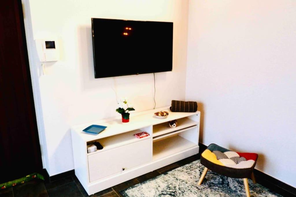 Attico Nel Cuore Delle Langhe - Free Parking Wi-Fi E Ac Alba  Ngoại thất bức ảnh